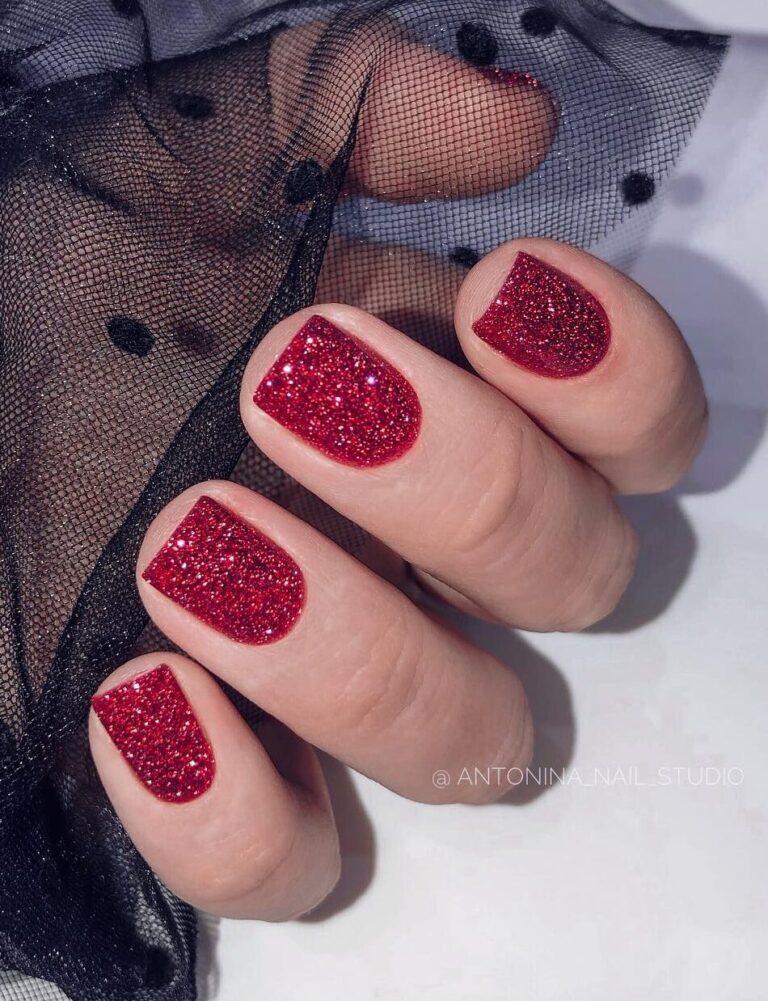 44 Amazing Glitter Nails for Fun-Loving Women