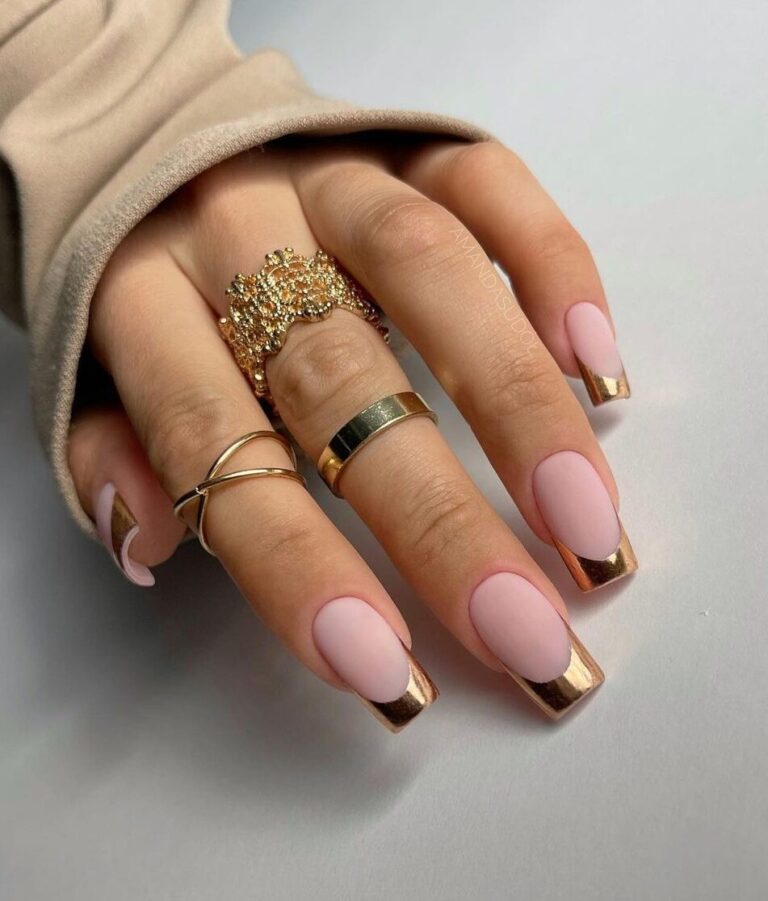 20 Luxury Gold Nail Designs to Add Elegance to Your New Look