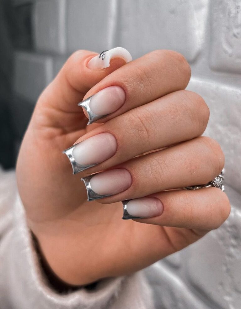 20 Ideas of Silver Nails To Make You the Star of the Show