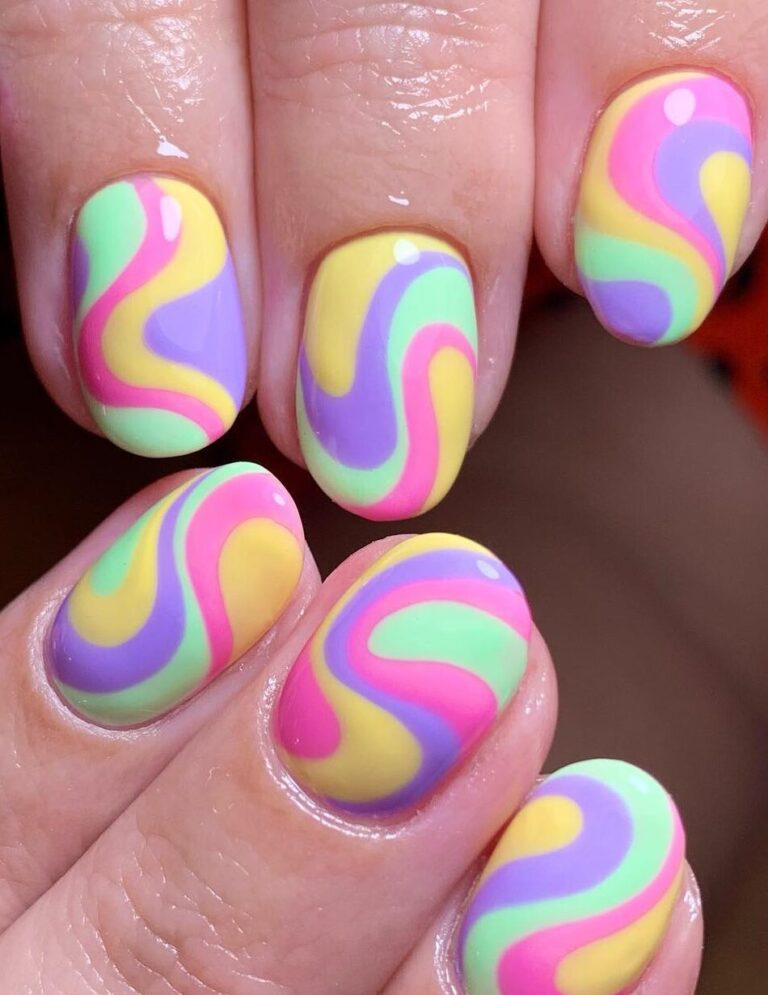 36 Outstanding Rainbow Nails to Brighten Up Your Day