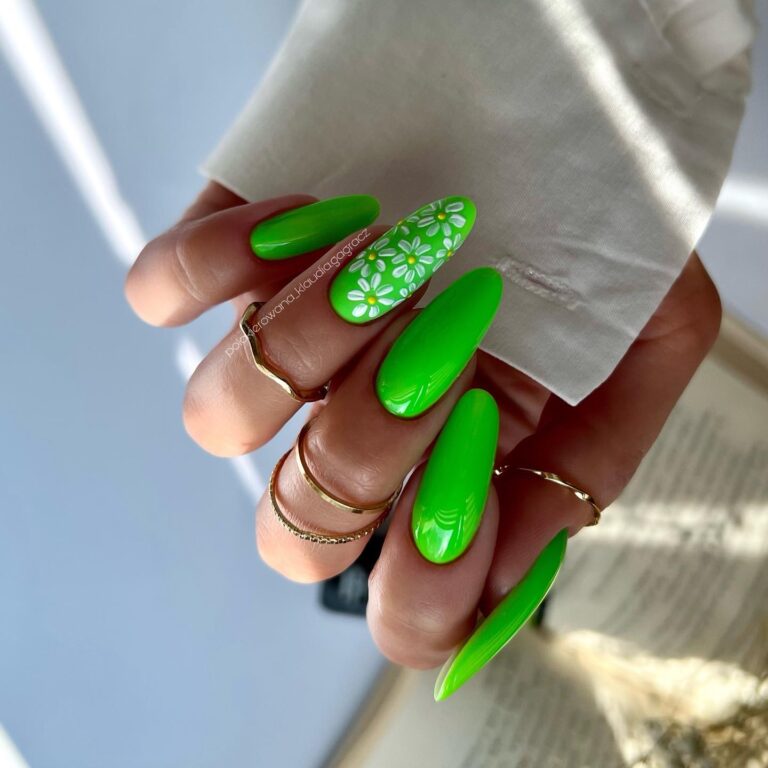 40 Exquisite Green Nails to Channel Your Inner Nature Lover