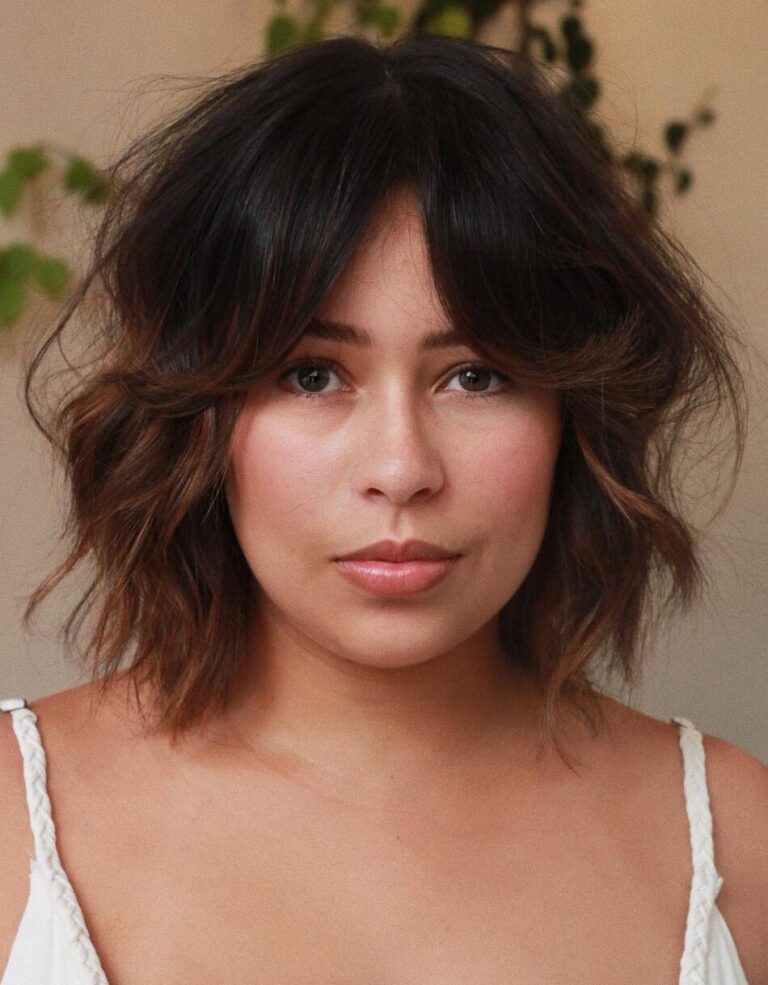 20 Ideas of Short Hair with Bangs for Playful Vibe