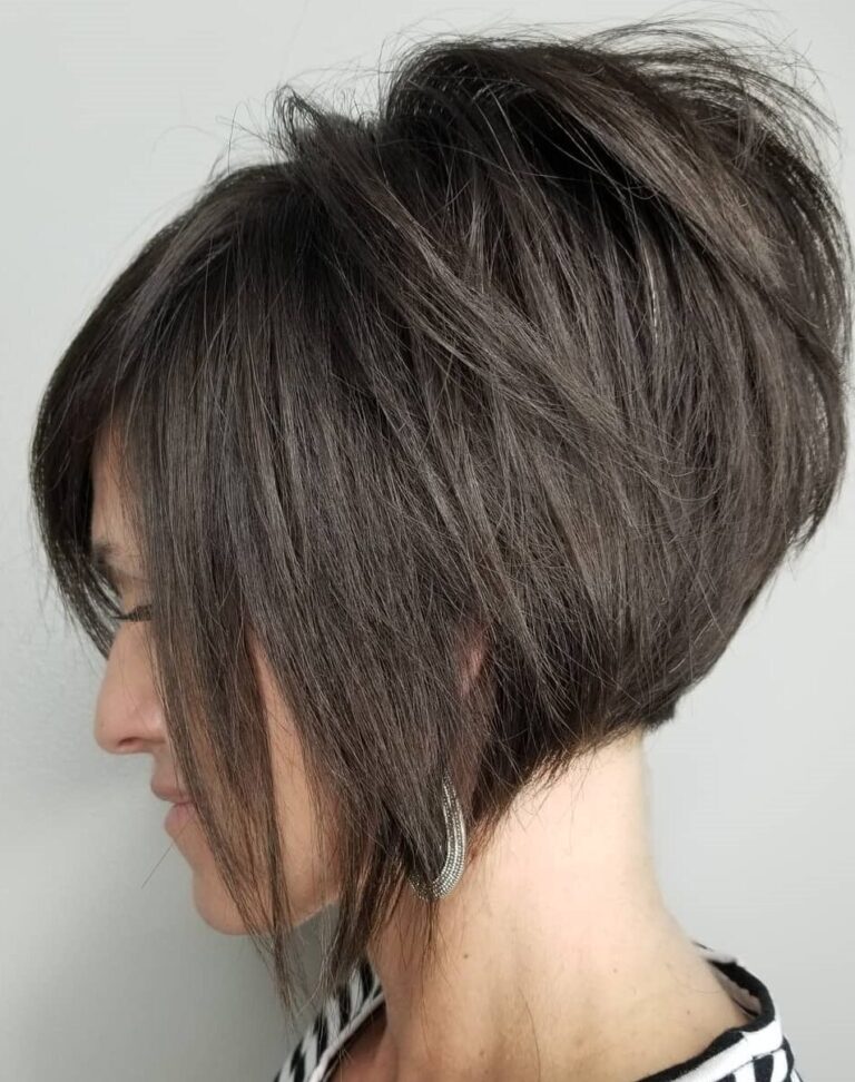 35 Chicest Short Haircuts for Thick Hair Women Should Try in 2023